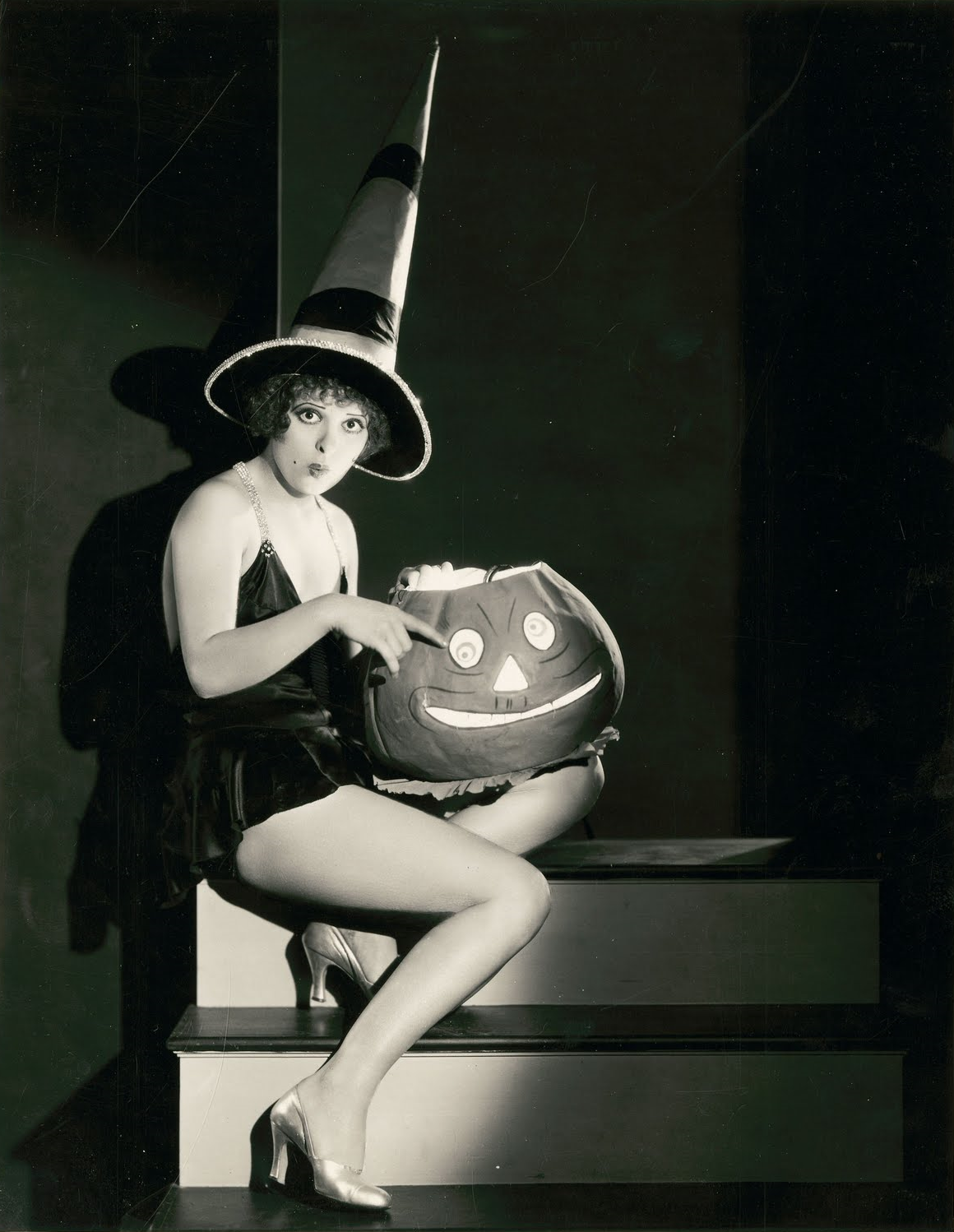 Clara Bow In Halloween Costumes: A Glimpse Into The Flapper Era'S Approach To Spooky Season