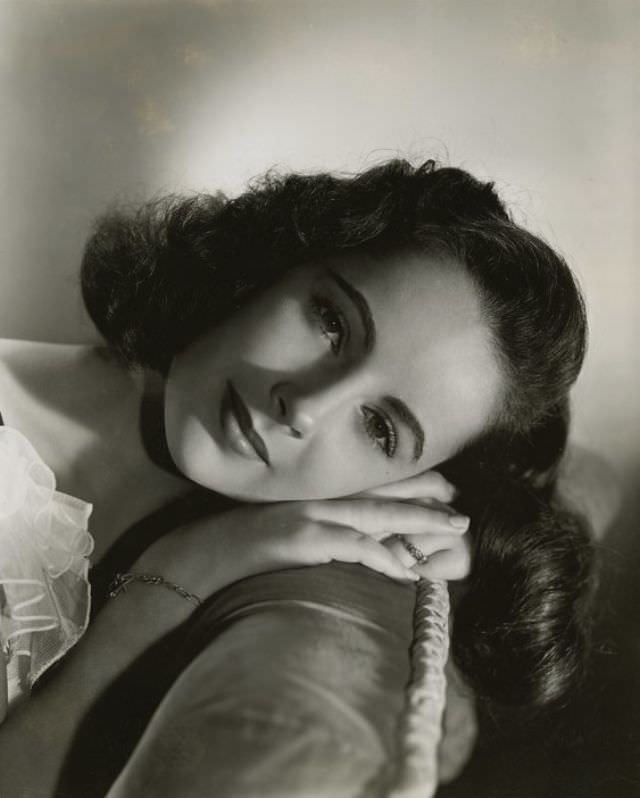Elizabeth Taylor: A 1940S Photographic Gem By Clarence Sinclair Bull
