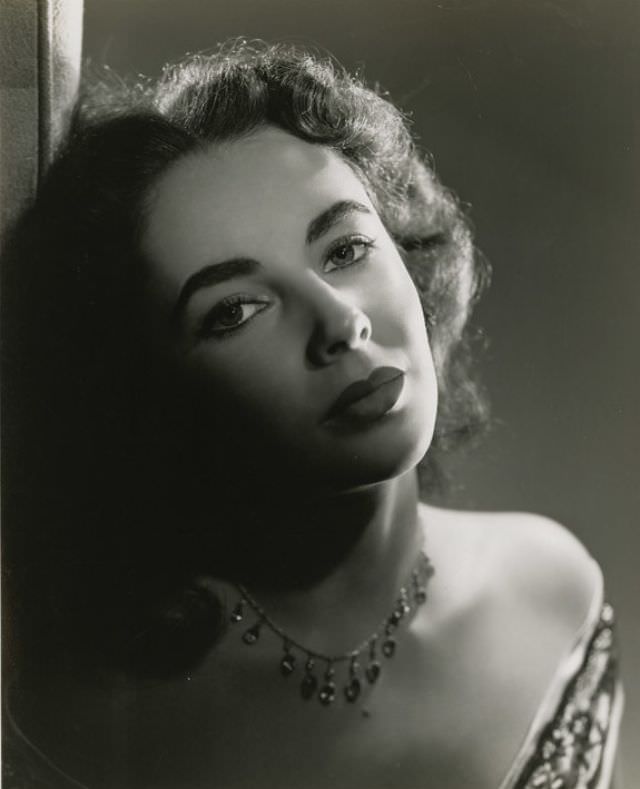 Elizabeth Taylor: A 1940S Photographic Gem By Clarence Sinclair Bull