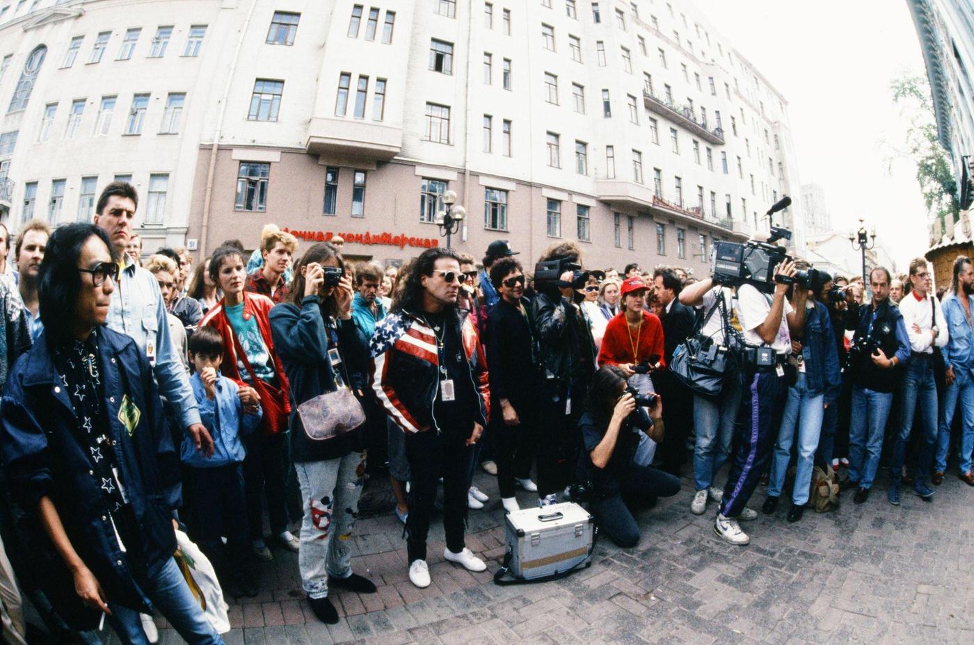 Jon Bon Jovi And Richie Sambora Perform Live On A Moscow Street, With Other Band Members In The Crowd, At The Moscow Music Peace Festival 1989