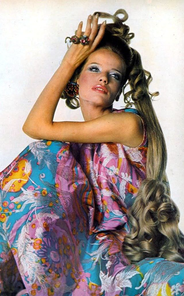 Veruschka In Colorful Lame Dress By Gres, 1967