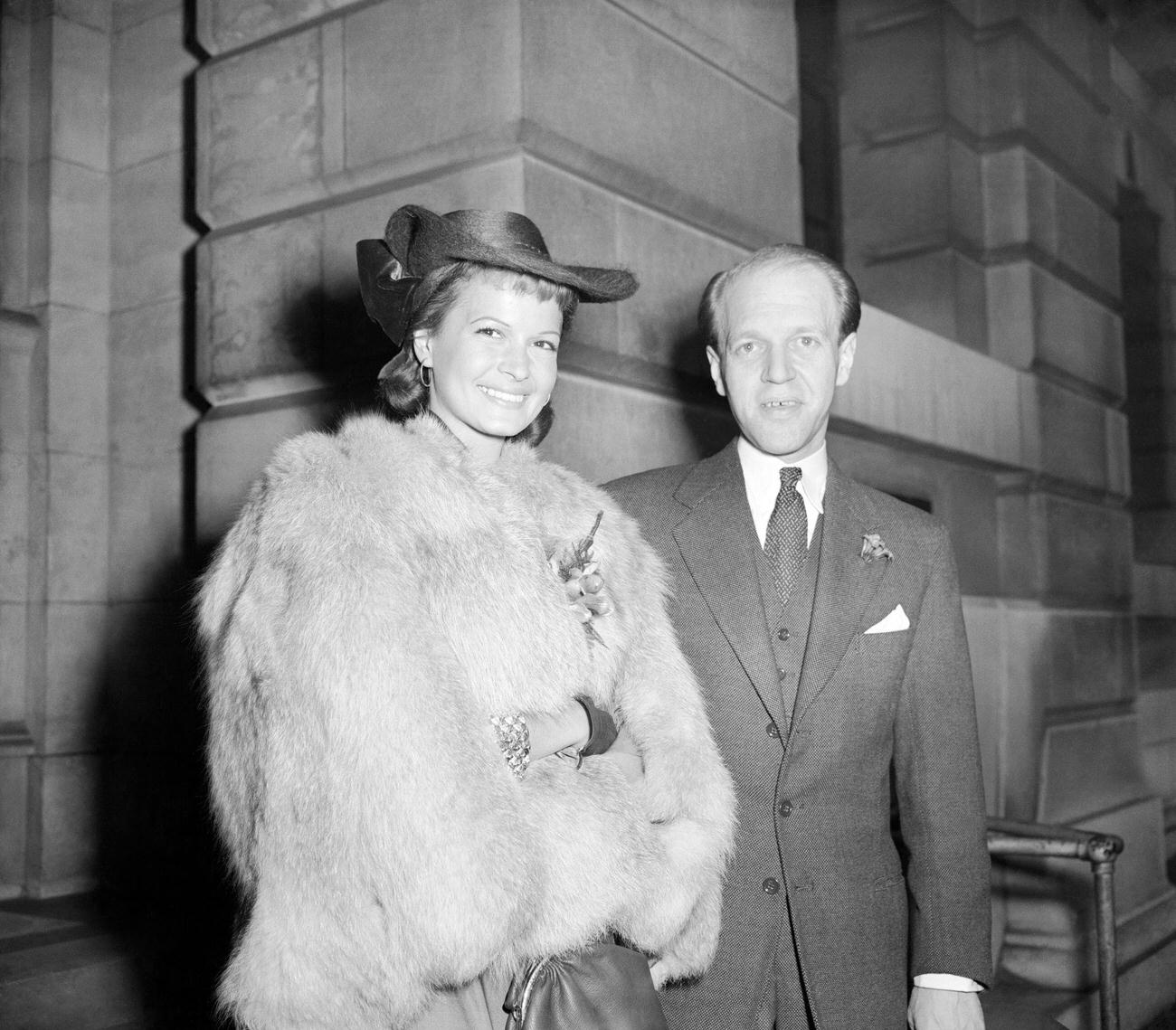 Eva Bartok And William Wordsworth'S Wedding At St Pancras Town Hall, London.