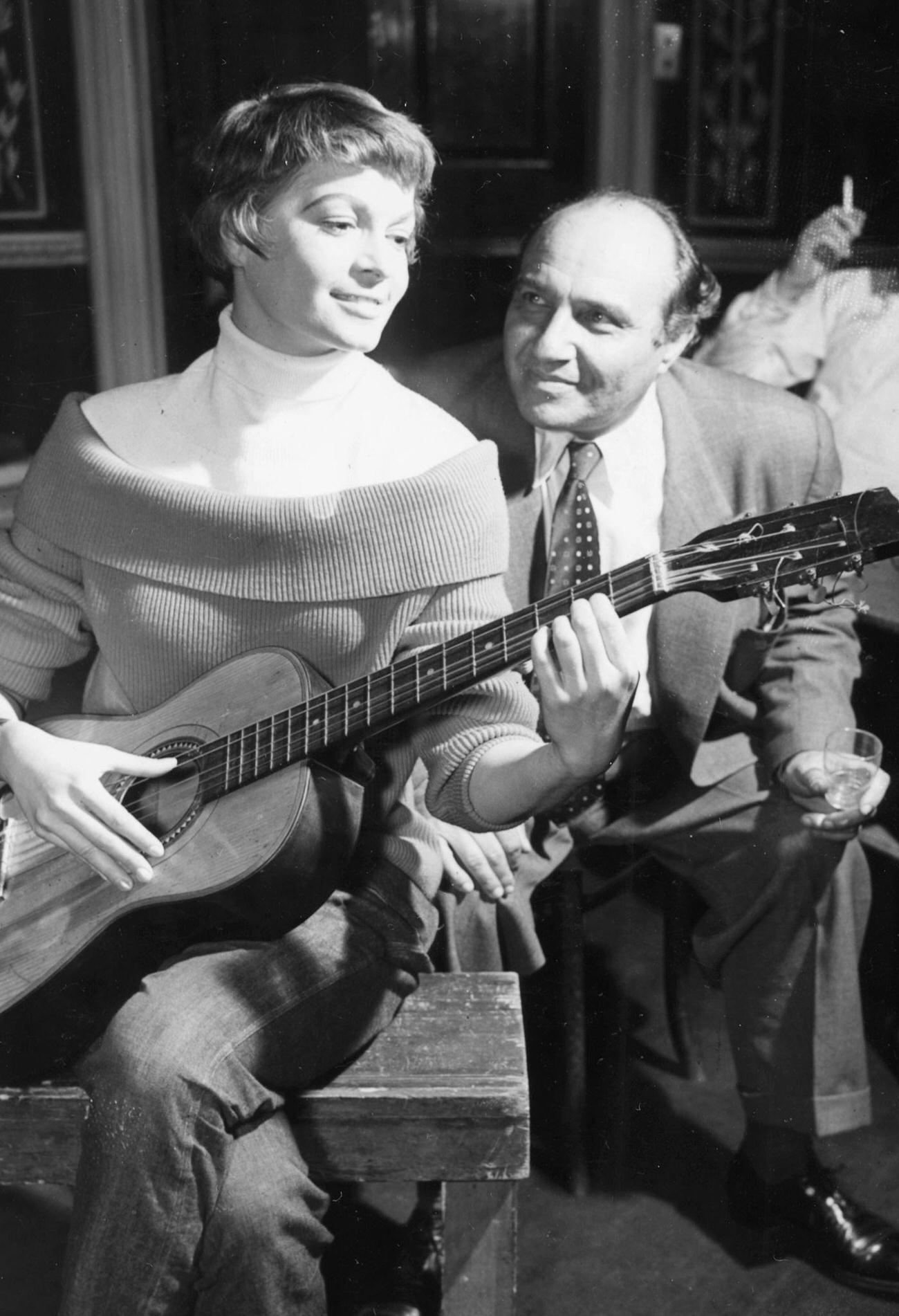 Eva Bartok And Peter Illing During Rehearsals In London, Circa 1955.