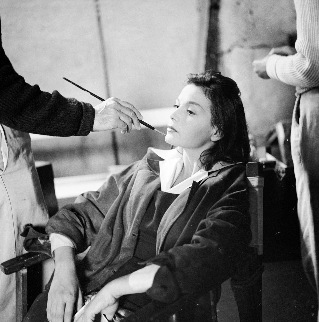 Eva Bartok Preparing For Filming At Pinewood Studios, August 1958.