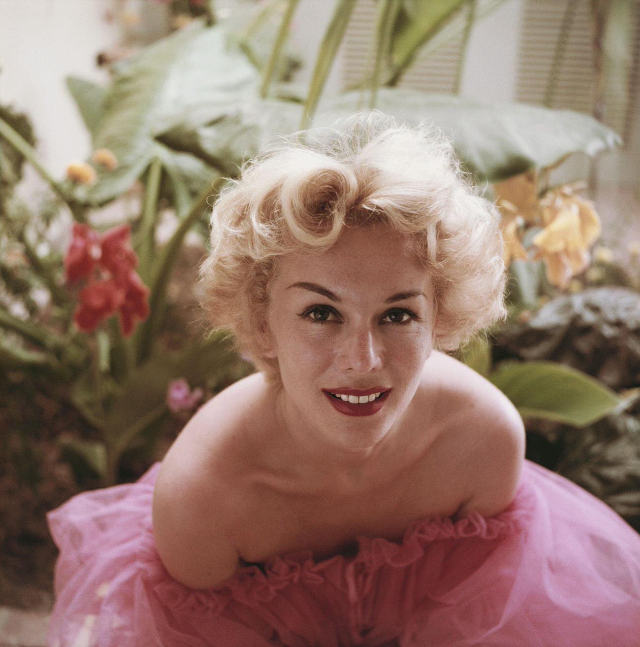 20 Hottest Eva Gabor Photos that Spotlight Her Striking Beauty and