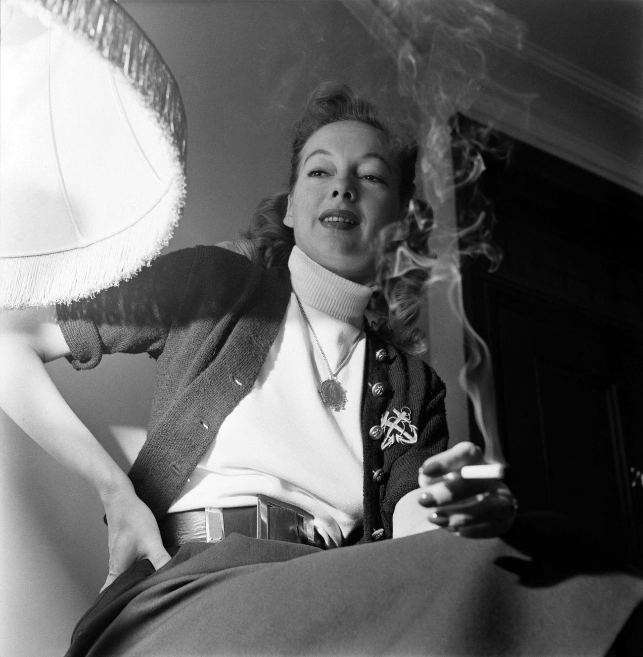 Evelyn Keyes, October 1952.