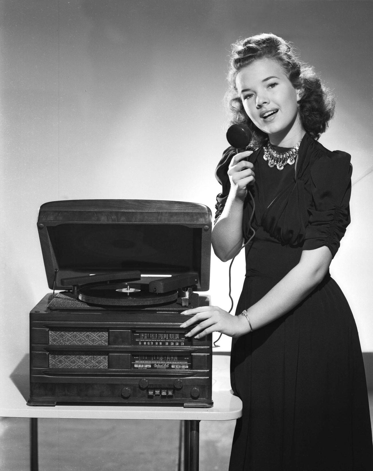Gale Storm Demonstrating A Radio And Record Player, 1940.