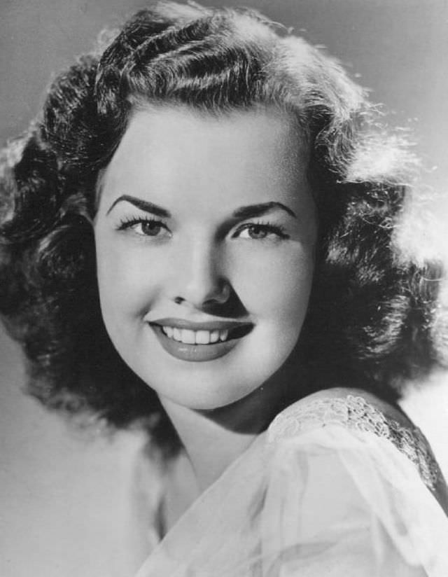 Gale Storm, Chic And Elegant.