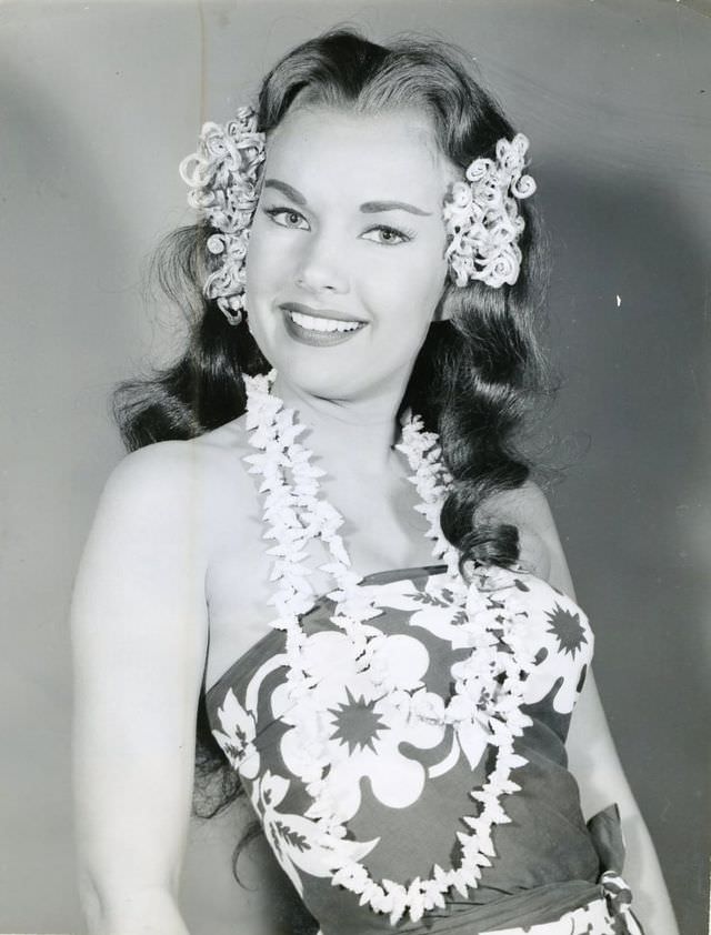 Gale Storm, Elegant And Chic.