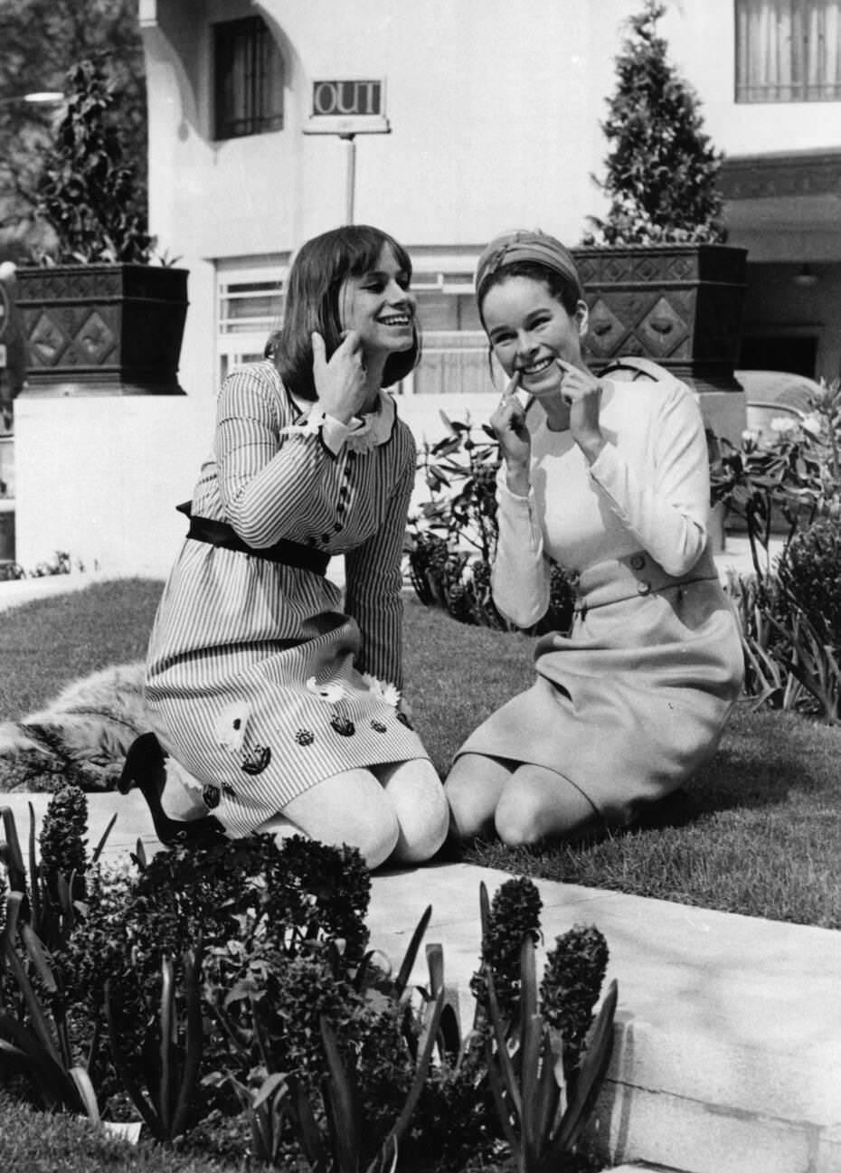 Geraldine Chaplin And Rita Tushington During A Press Tour For &Amp;Quot;Dr. Zhivago&Amp;Quot;, April 1966.