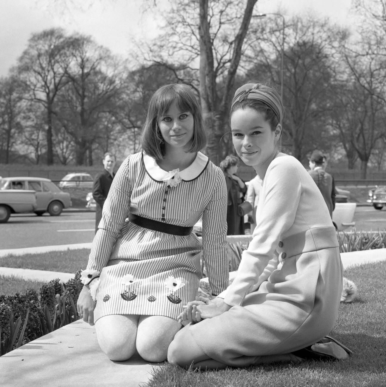 Rita Tushingham And Geraldine Chaplin In Park Lane, London, For &Amp;Quot;Doctor Zhivago&Amp;Quot;.