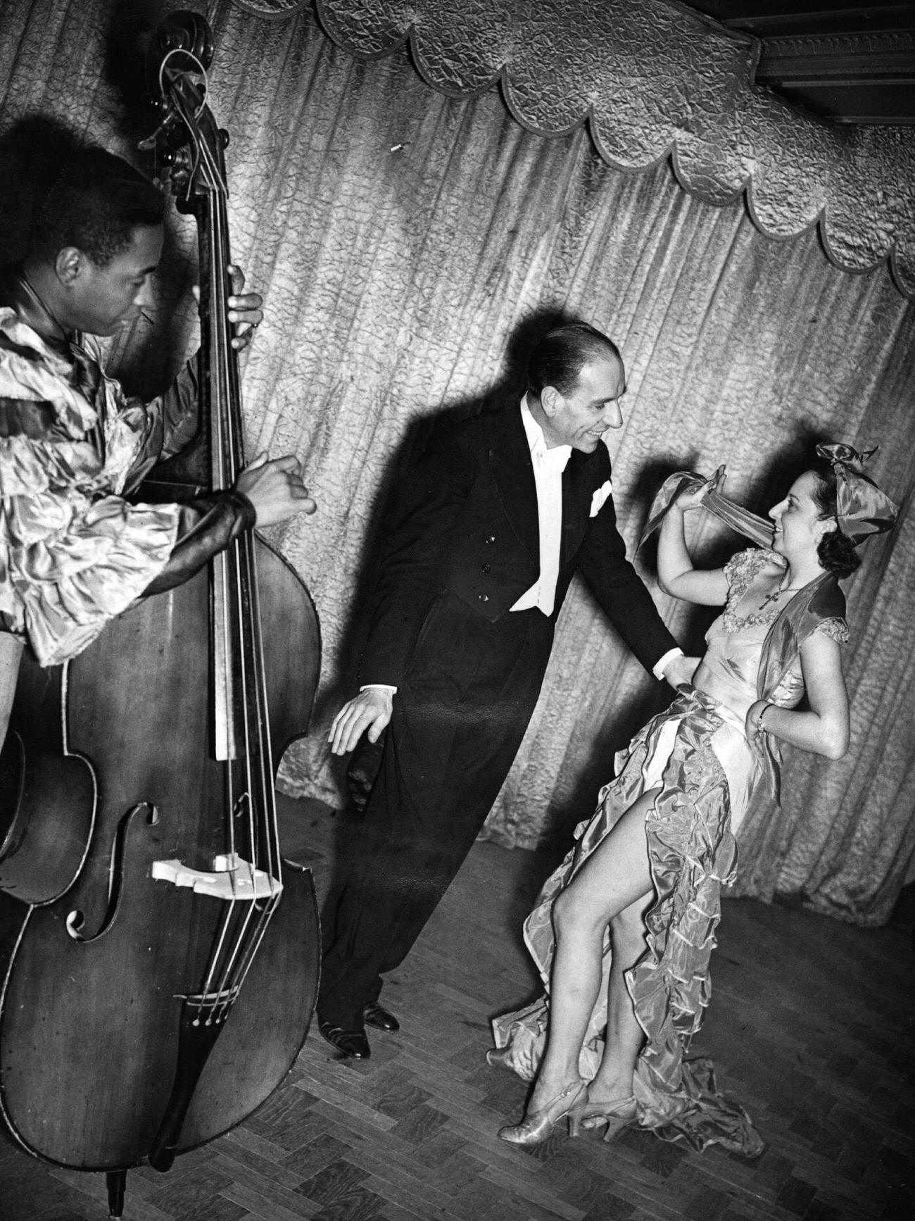 Benny Goodman Crowning Joyce Mathews As &Amp;Quot;Queen Of The Dance&Amp;Quot; At Madison Square Garden, 31St May 1941.