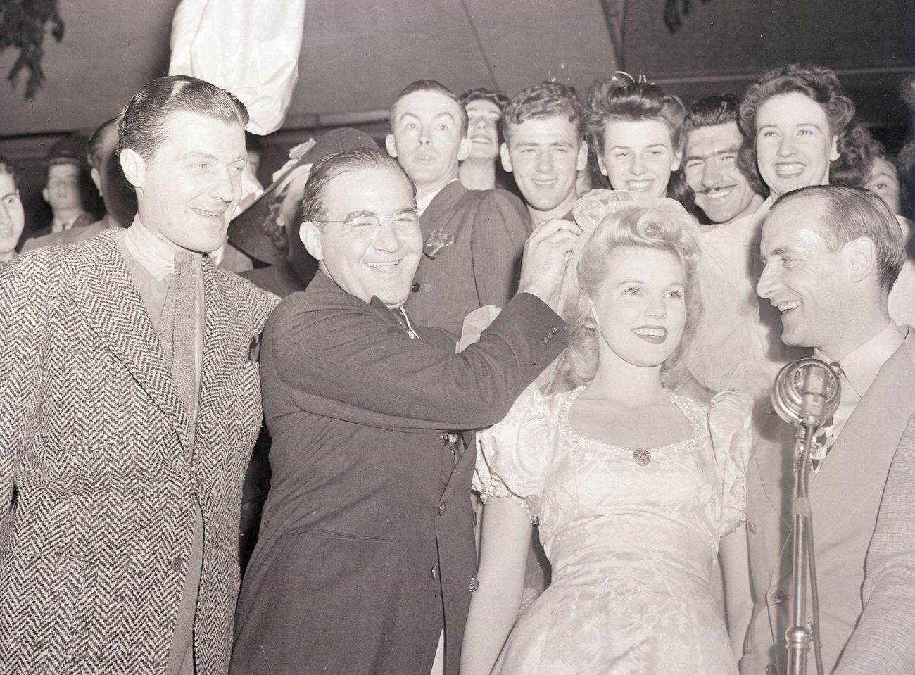 Jazz Fans Around Piano At Cafe Society Uptown, New York, Ny, 21St November 1941.