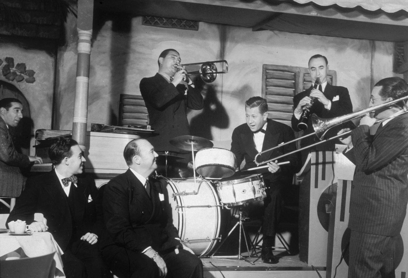Paul Whiteman Watches Tommy Dorsey And Jack Teagarden Play At Club El Rio, New York City, 21St October 1938.