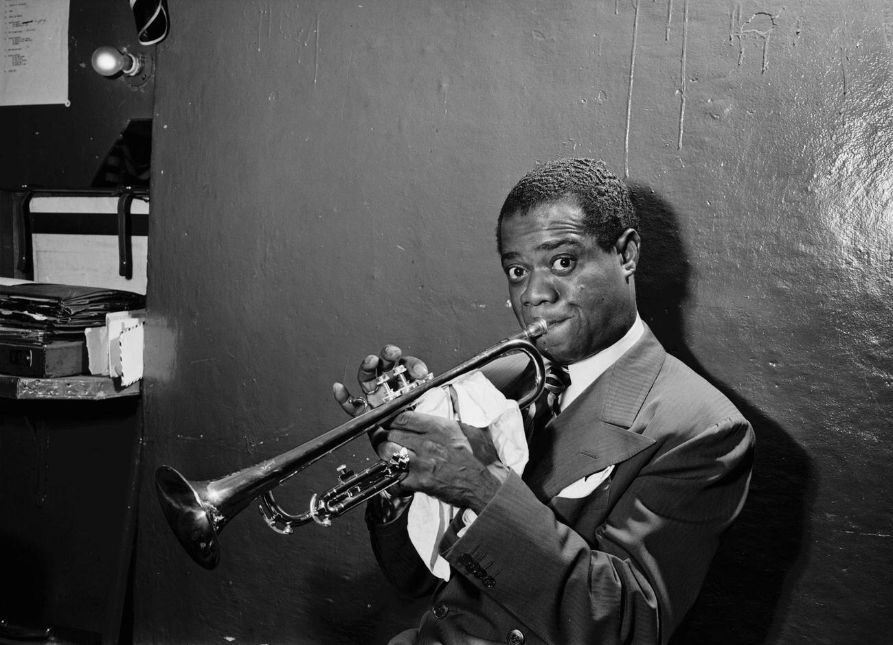 Louis Armstrong At The Aquarium, New York, N.y., Circa July 1946.