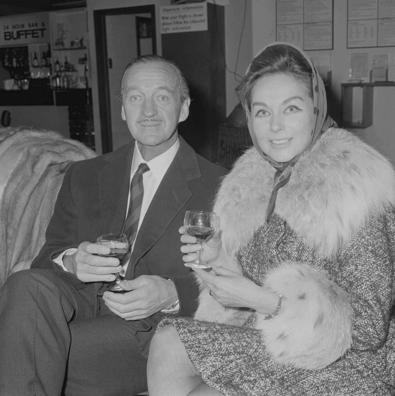 Hjördis Paulina Genberg With Her Husband David Niven Having A Drink At Heathrow Airport, London, November 18, 1963.