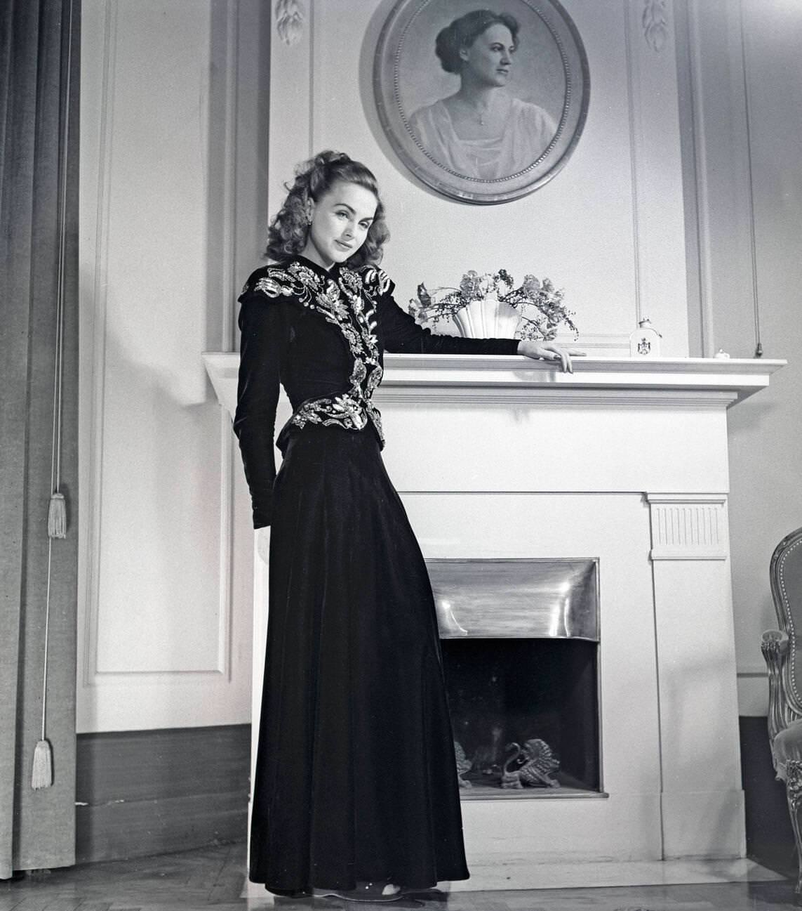 Hjördis Genberg, David Niven'S Wife, In A 1940S Black Long Dress With An Embroidered Pattern, Sweden, 1946.