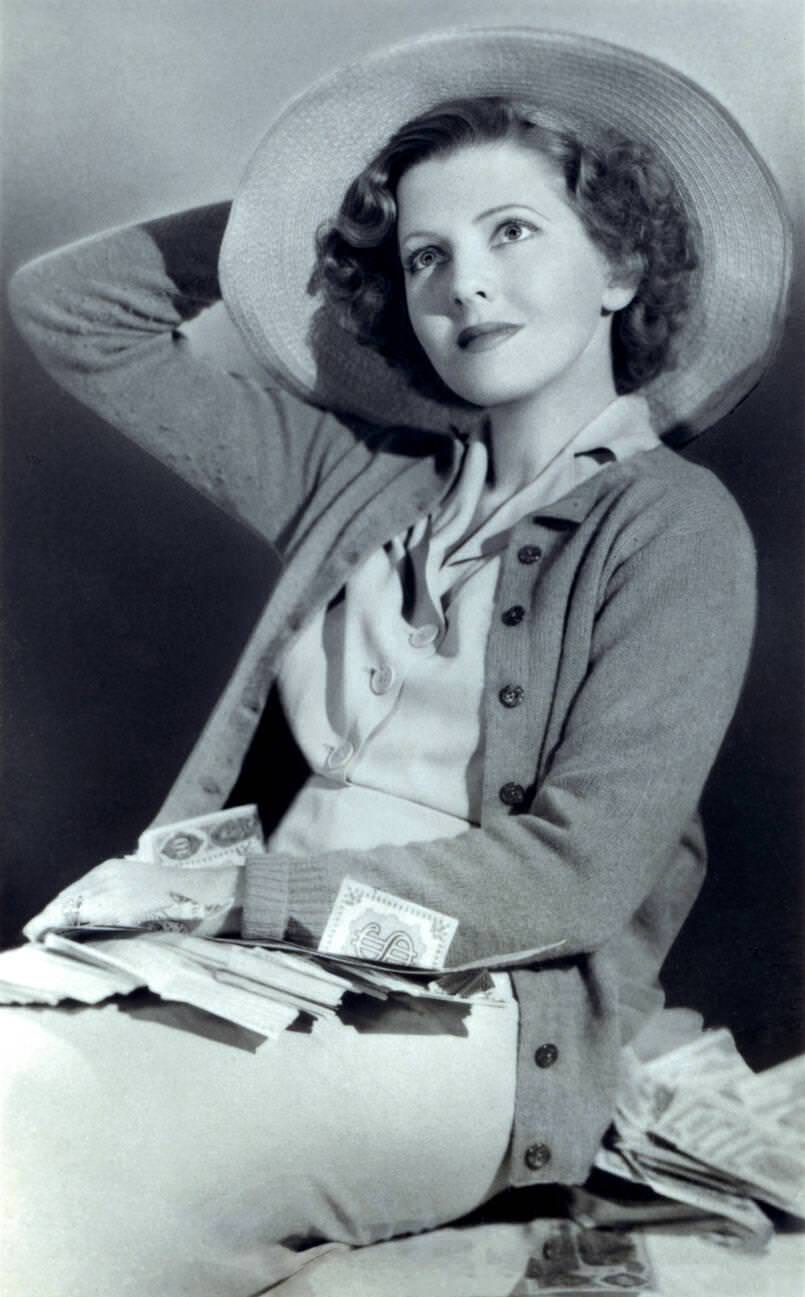 Jean Arthur From A 1930S Ross Verlag Card.
