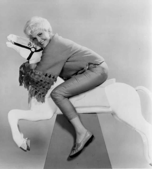 Timeless Charm Of A Young Jean Arthur In Beautiful And Seductive Photos