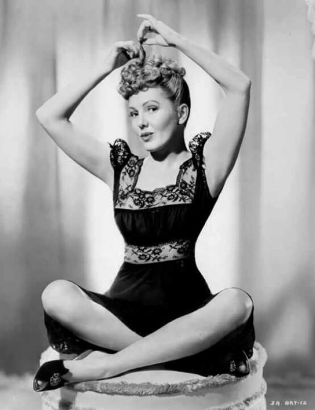 Timeless Charm Of A Young Jean Arthur In Beautiful And Seductive Photos