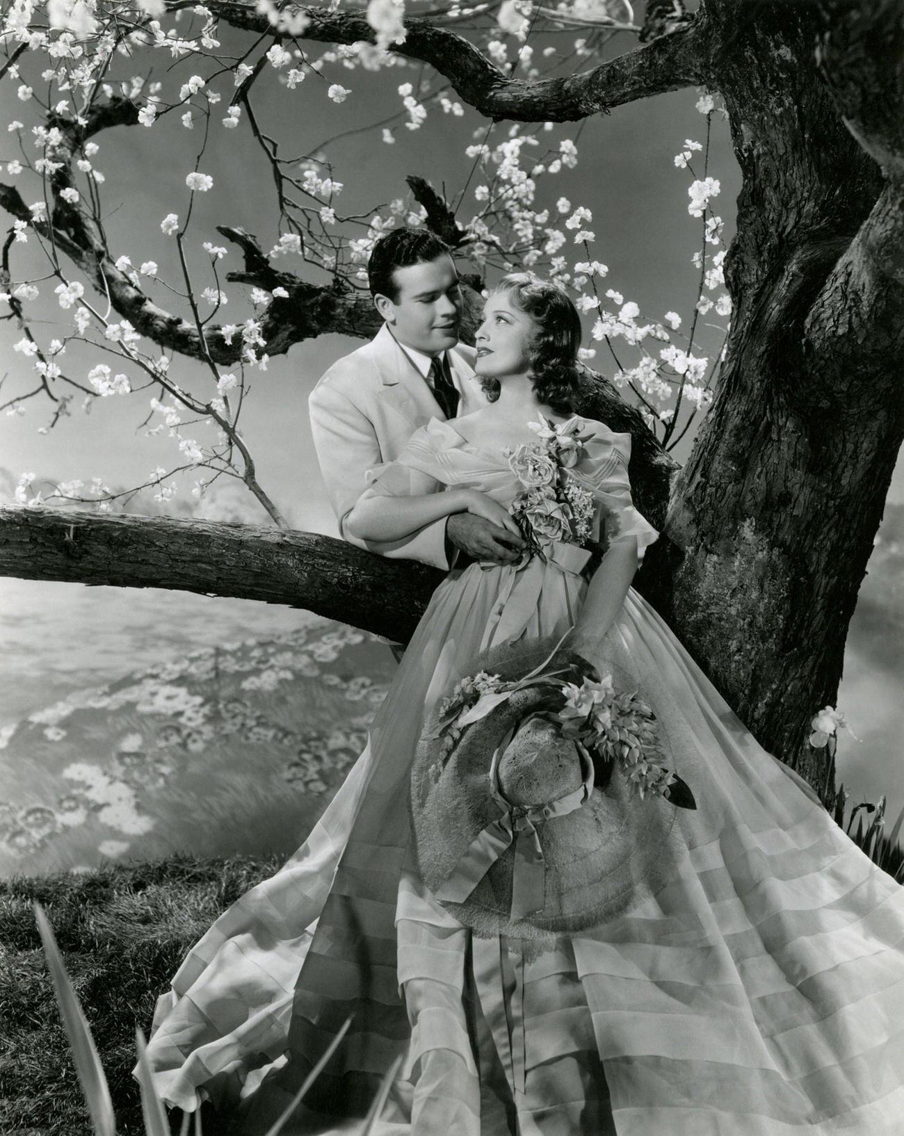 Jeanette Macdonald And Kenny Stevens In 'Broadway Serenade'.