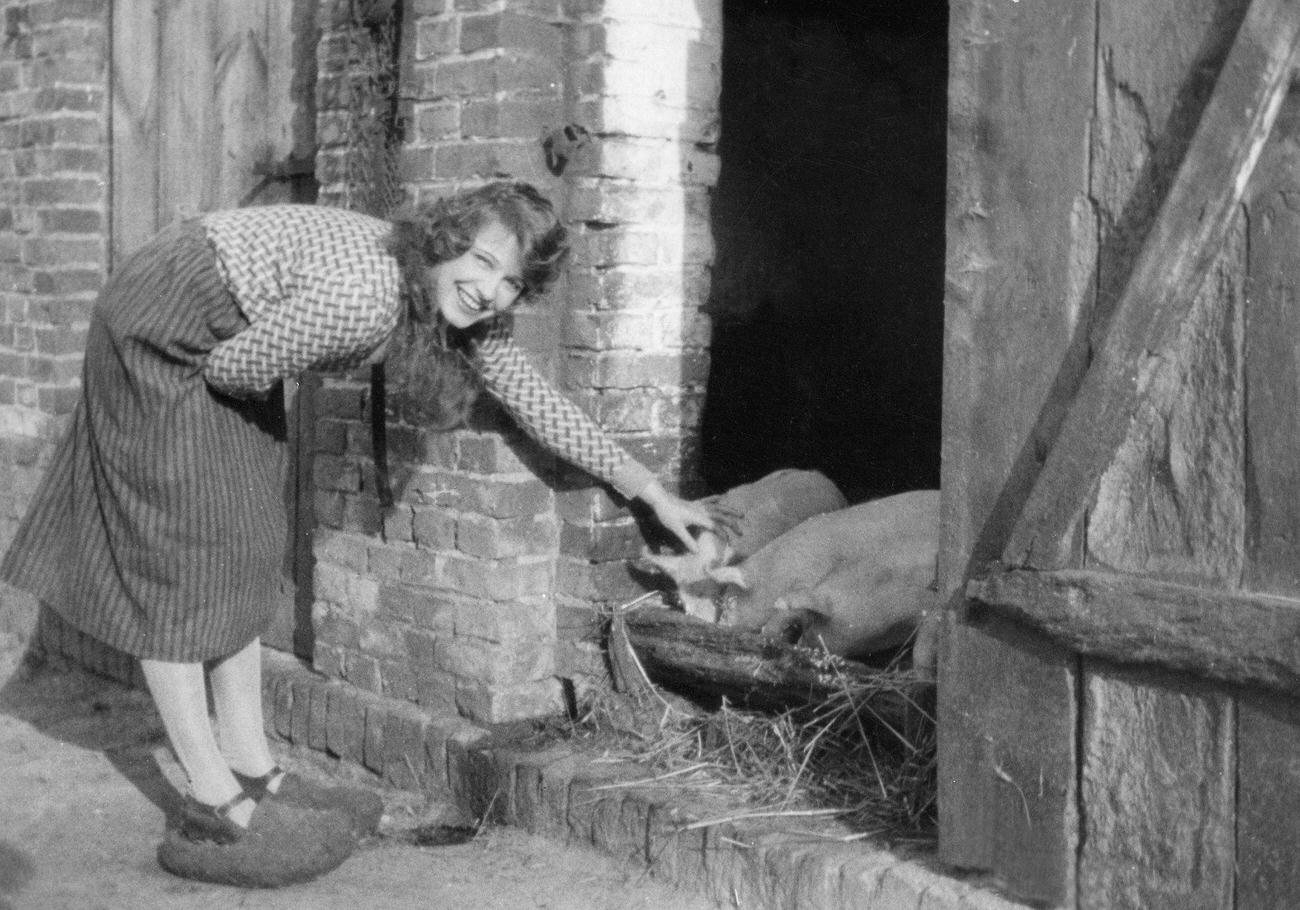 Lili Damita Portrait By Atelier Binder, 1926.