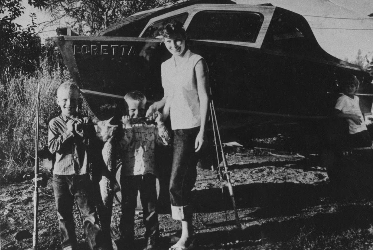 Loretta Lynn Poses For A Portrait With Three Little Boys In Butcher Holler, Kentucky, Circa 1950.