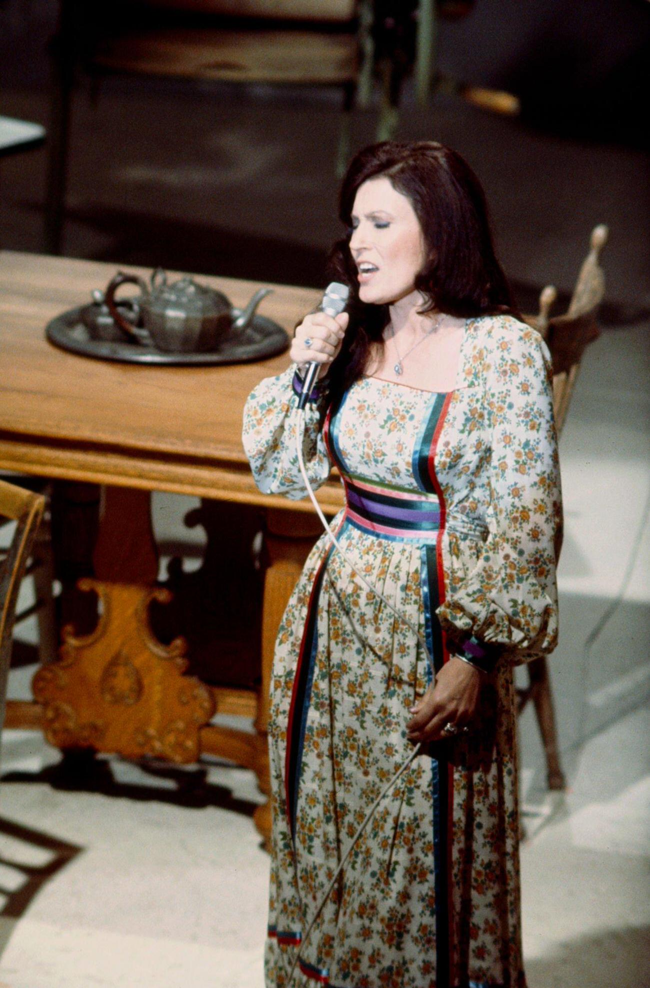 Loretta Lynn Performing At The 1975 Academy Of Country Music Awards, Buena Park, California.