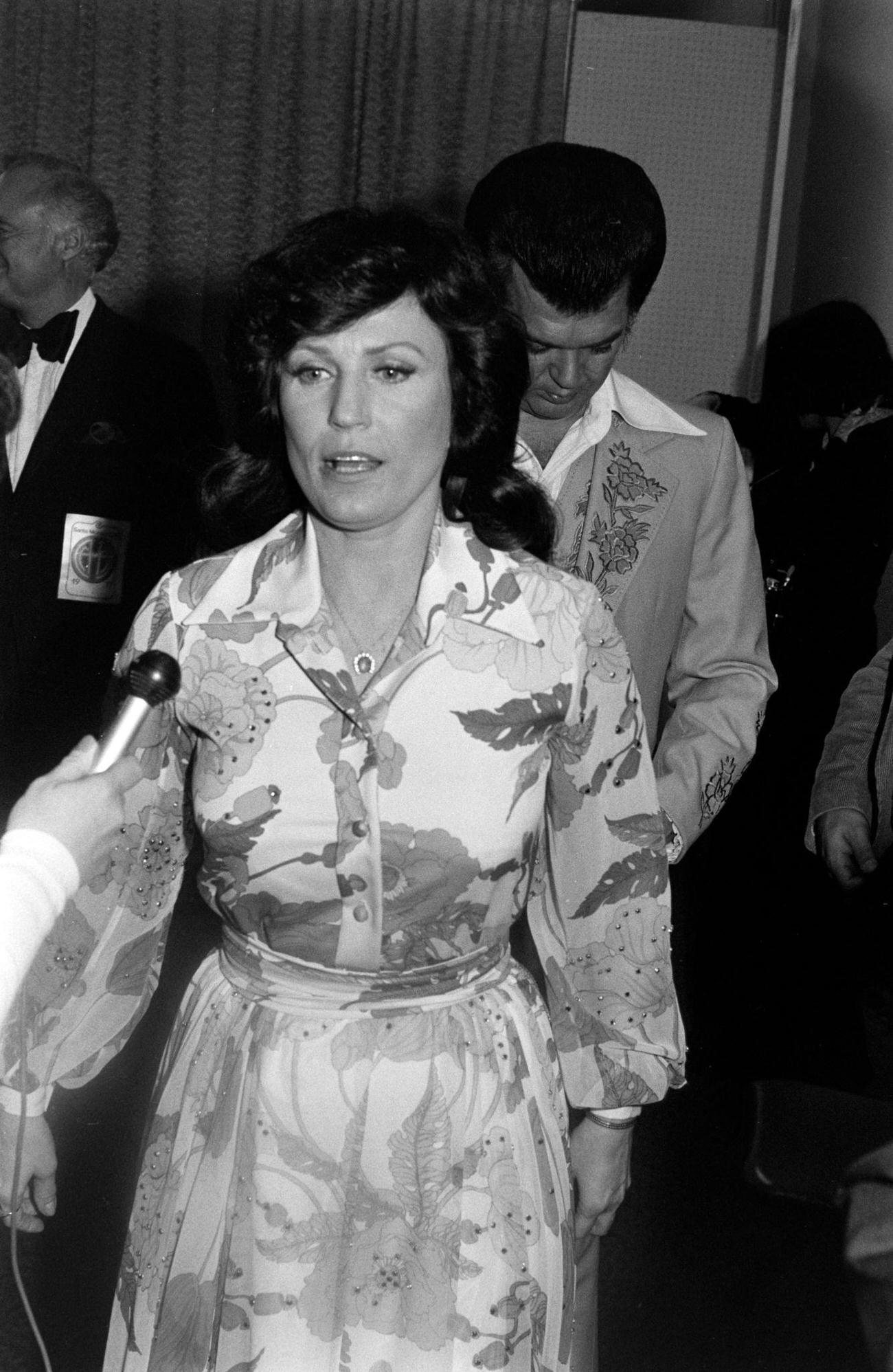 Loretta Lynn And Conway Twitty At A Party At The Miramar Hotel, Los Angeles, California, January 31, 1977.