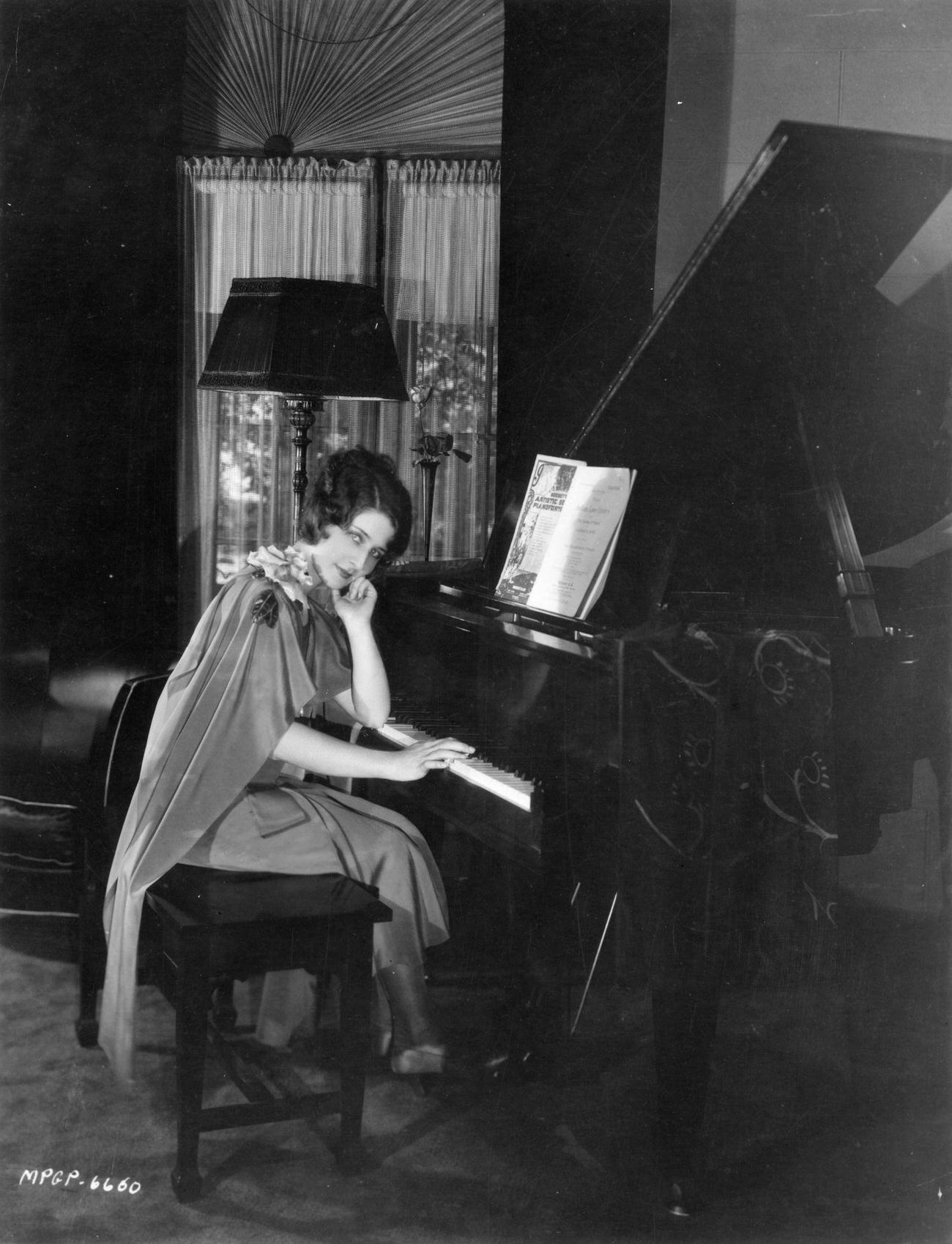 Norma Shearer At The Piano In The Home She Shares With Her Mother, Circa 1928.