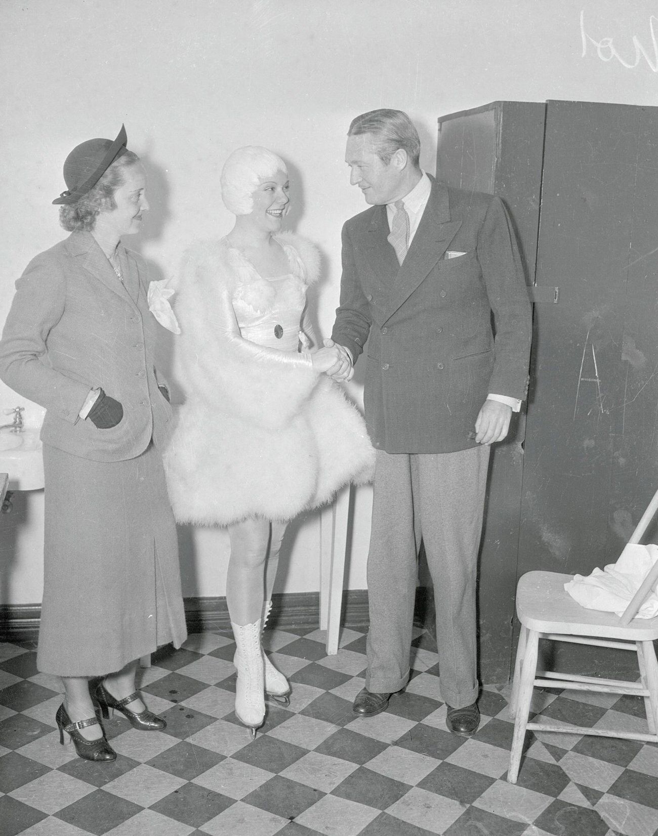 Bette Davis, Sonja Henie, And Edmund Lowe.