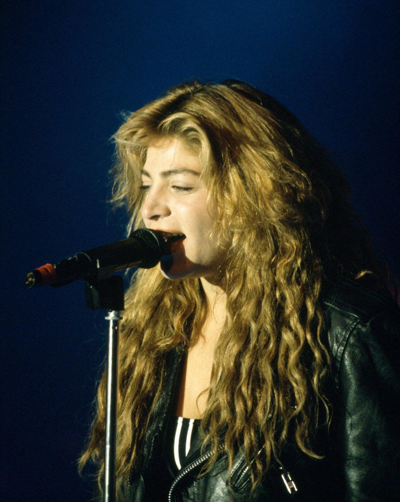 Glamorous Photos of a Young Taylor Dayne from Her Early Days