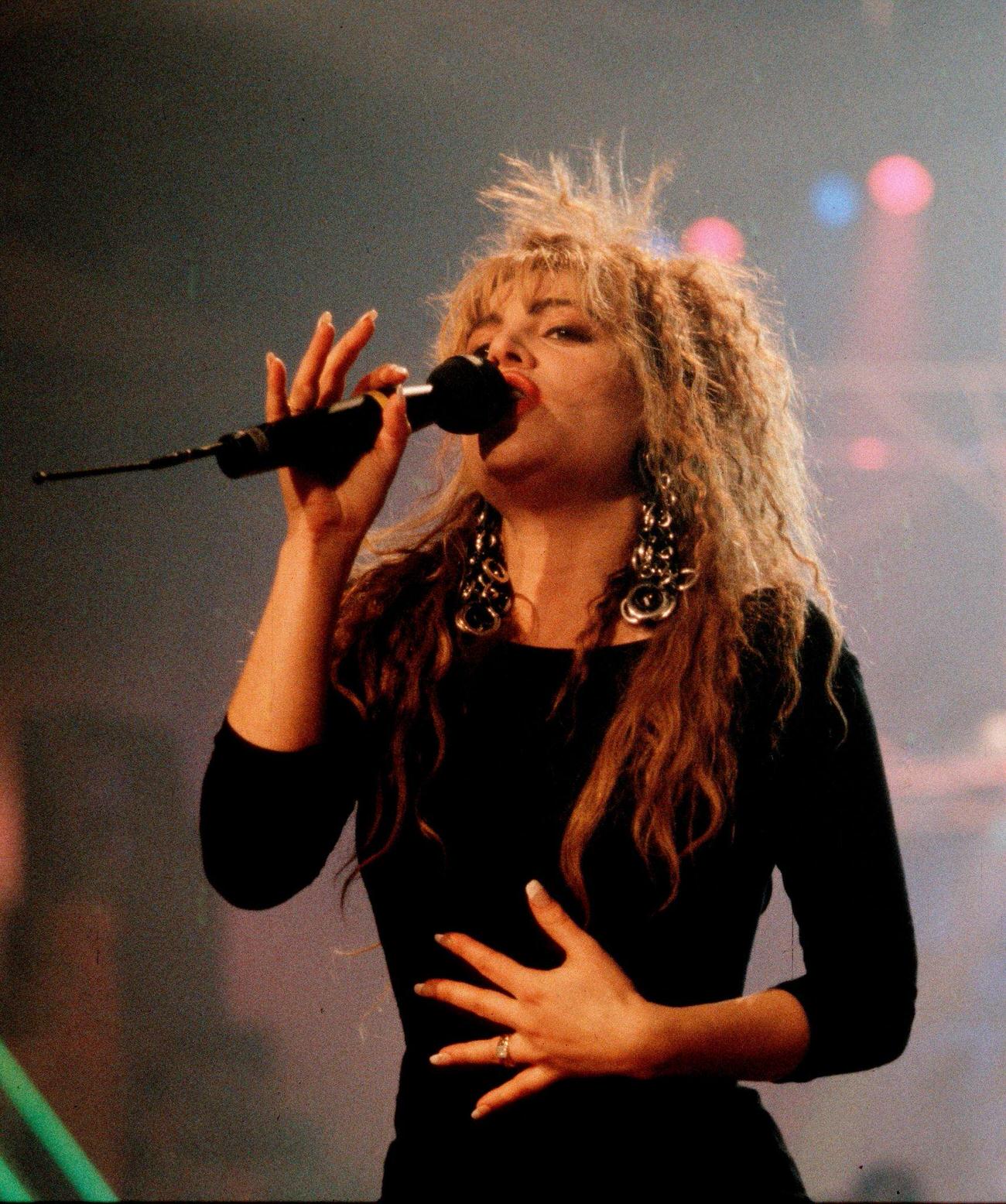 Taylor Dayne, Performing On Tv Show Formel Eins.