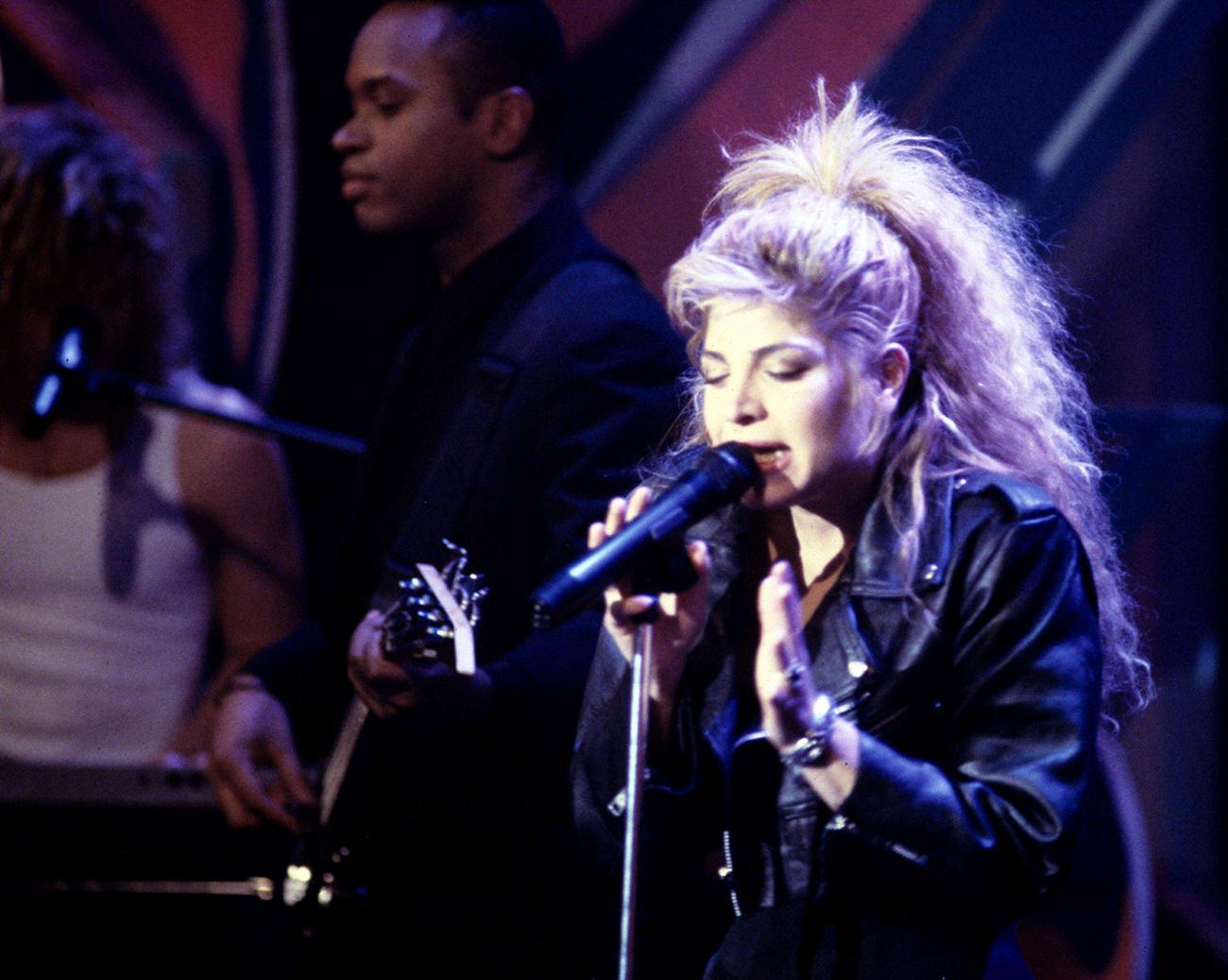 Taylor Dayne On Dick Clark'S New Year'S Rockin' Eve 1989.