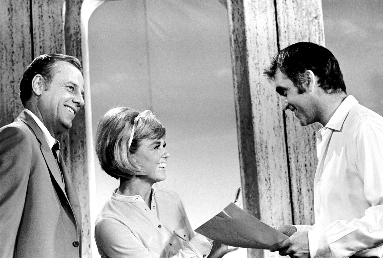 'The Doris Day Show', Episode 'Doris Strikes Out' With Mcclaine Stevenson And Jacques Berserac, November 24, 1969.