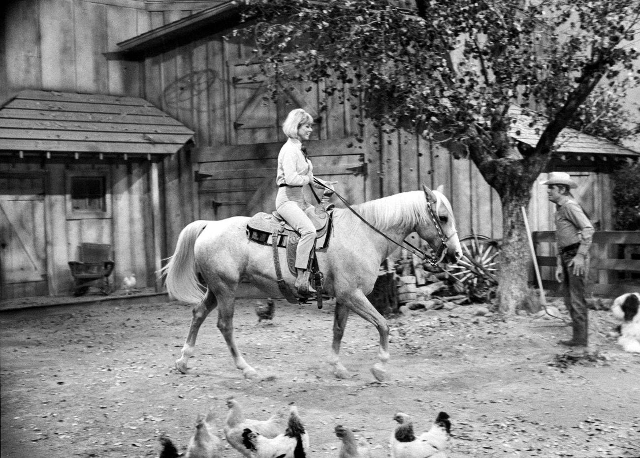 'The Doris Day Show', Episode 'The Uniform' Featuring Doris Day On A Horse, August 16, 1968.