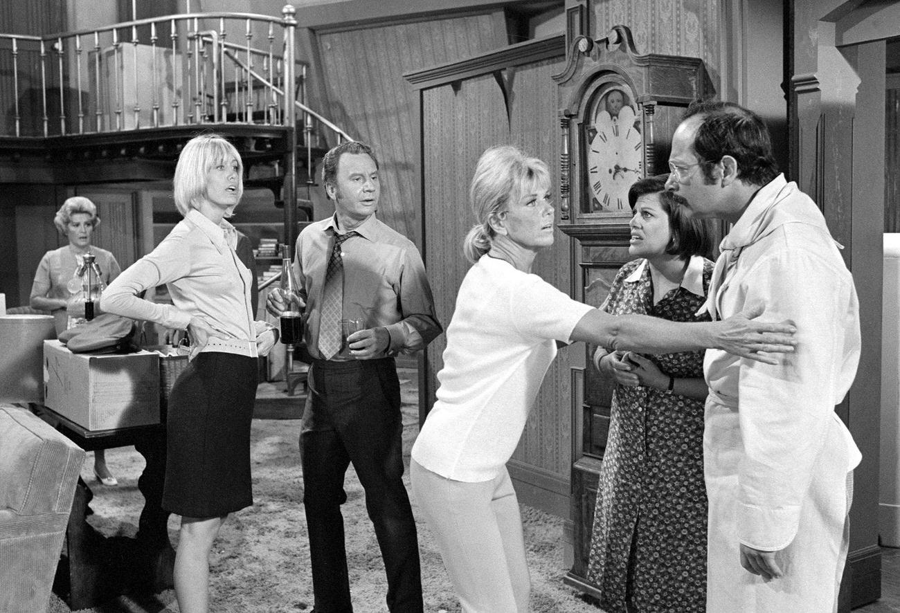 'The Doris Day Show', Episode 'Doris Finds An Apartment' With Cast, July 1, 1970.