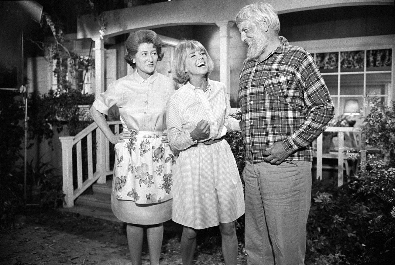 'The Doris Day Show', Episode 'The Match Makers' With Fran Ryan, Doris Day, And Denver Pyle, August 26, 1968.