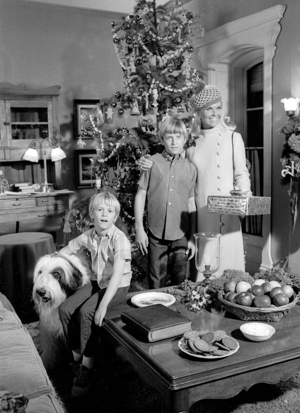 'The Doris Day Show', Episode 'It'S Christmas Time In The City' With Doris Day, Todd Starke, Philip Brown, And Sheepdog Lord Nelson, October 28, 1970.