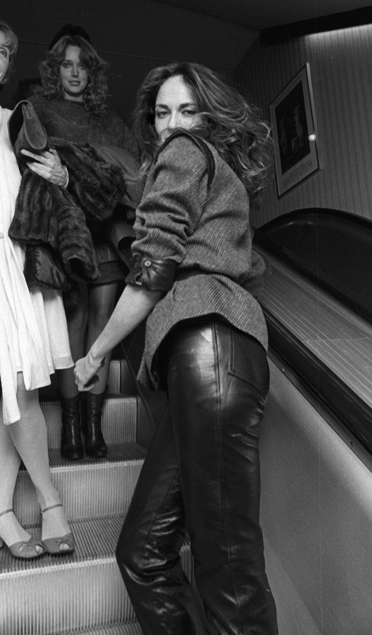 Catherine Bach At Jane Wooster Scott Art Exhibit, December 7, 1982, Grand Central Art Gallery, New York City.