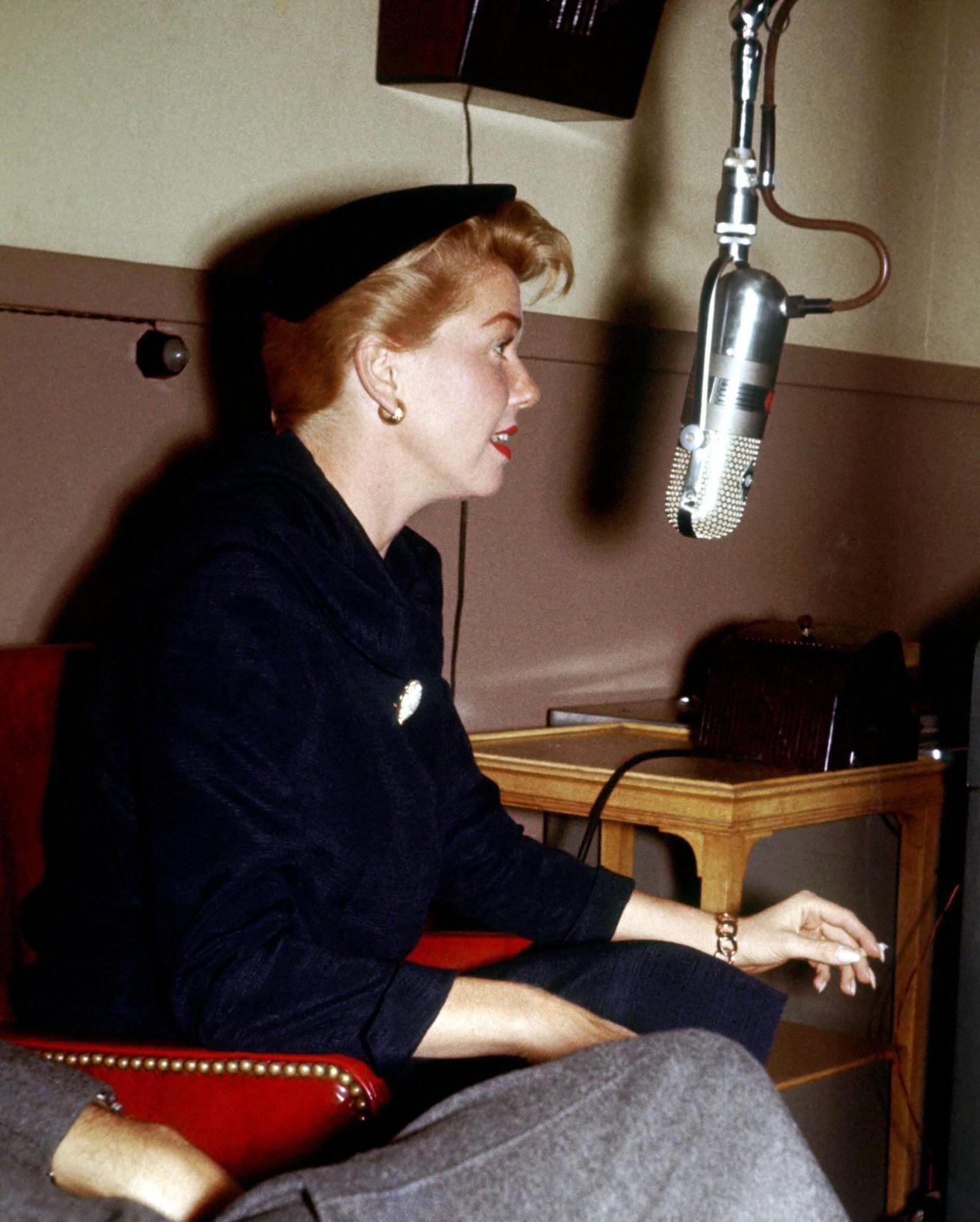 Doris Day At The Were Radio Studios In Cleveland, Ohio, Circa 1956.