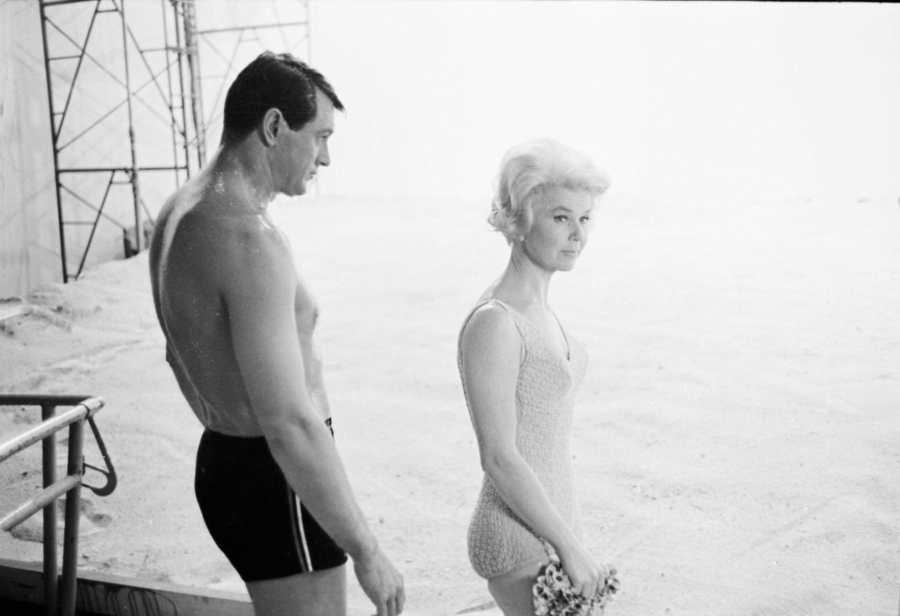 Rock Hudson And Doris Day In The Shower Set Of 'Lover Come Back', 1960.