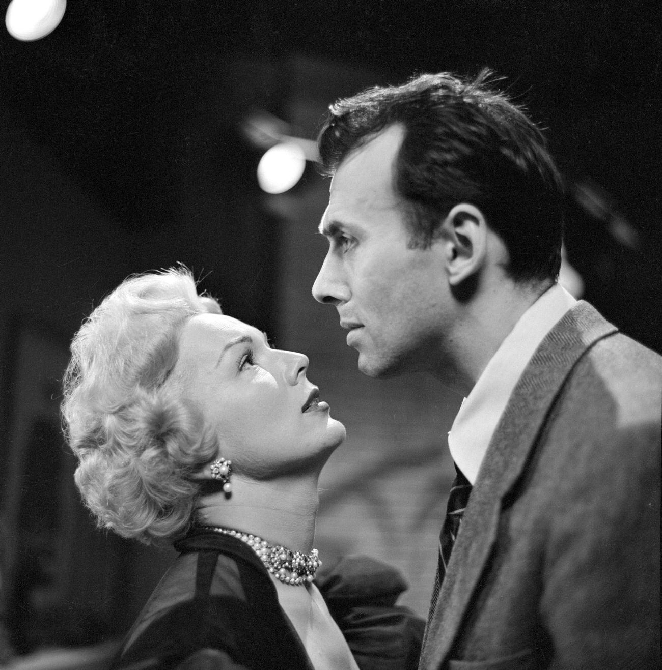 Eva Gabor And Richard Kiley In Cbs'S Studio One, March 29, 1954.