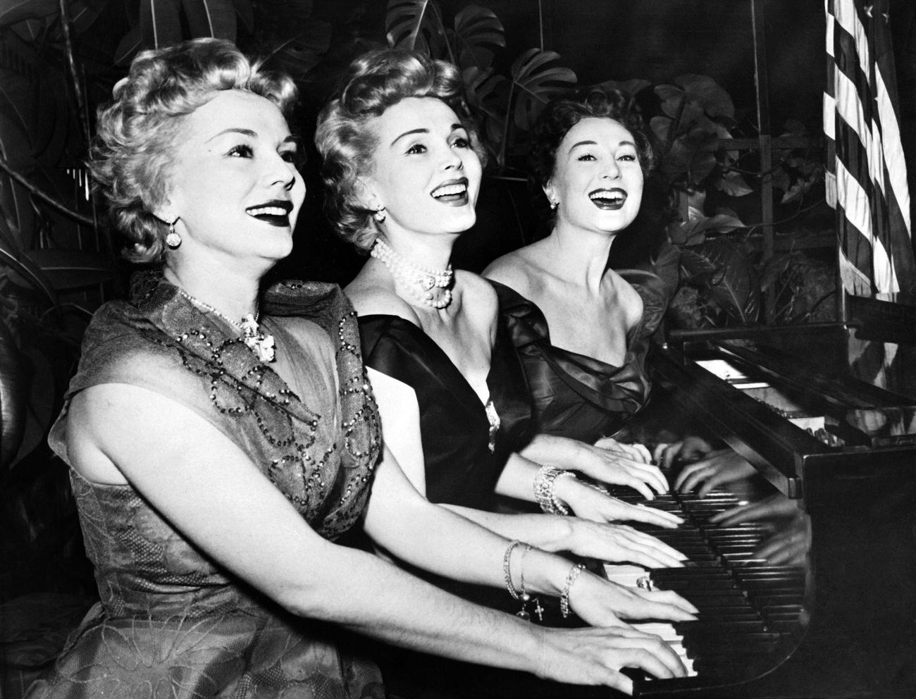 Eva Gabor With Zsa Zsa Gabor And Magda Playing Piano, January 1954.