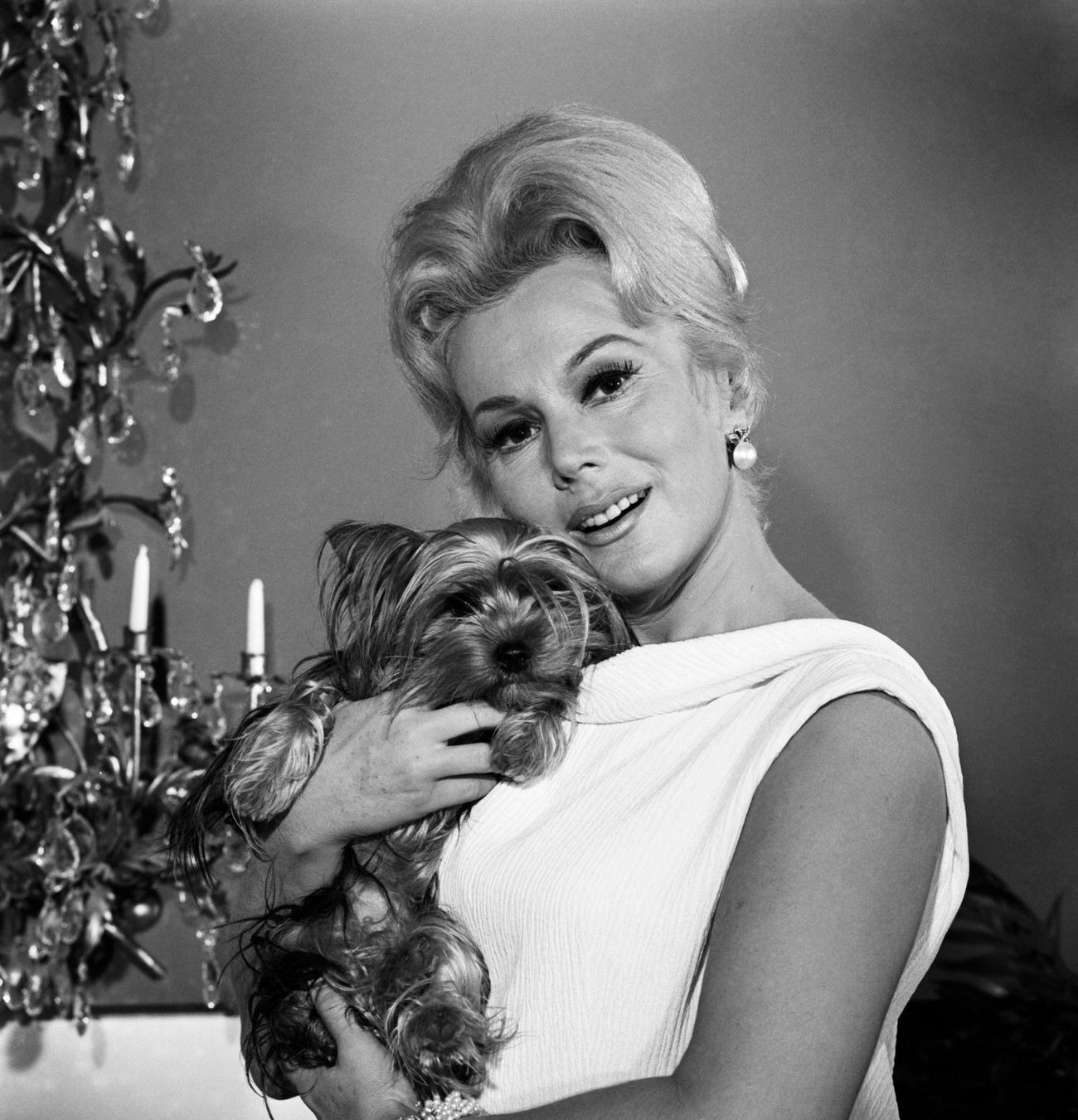 Eva Gabor As Lisa Douglas In Cbs'S &Amp;Quot;Green Acres&Amp;Quot;, September 15, 1965.