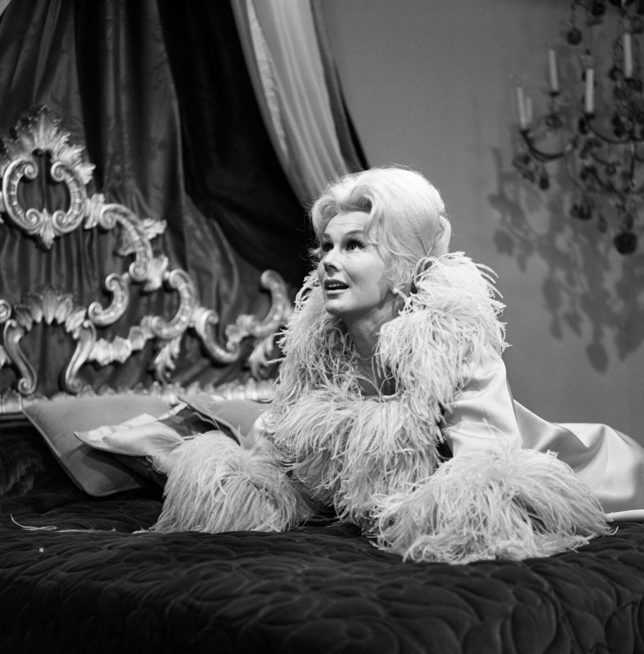 Eva Gabor As Lisa Douglas In Cbs'S &Amp;Quot;Green Acres&Amp;Quot;, September 15, 1965.