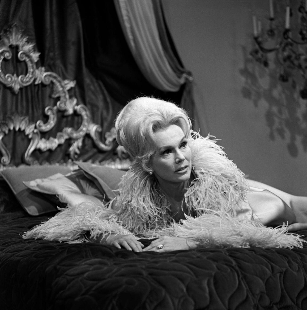 Eva Gabor As Lisa Douglas In Cbs'S &Amp;Quot;Green Acres&Amp;Quot;, September 15, 1965.