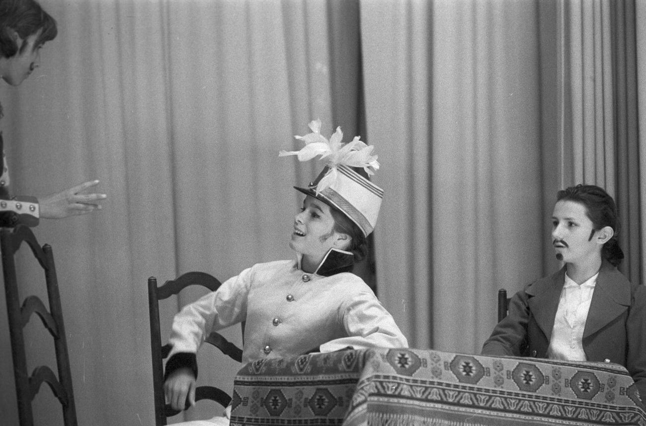 Geraldine Chaplin At 15, Performing In A Charity Operetta With Her Sisters In Lausanne, Switzerland, 1959.