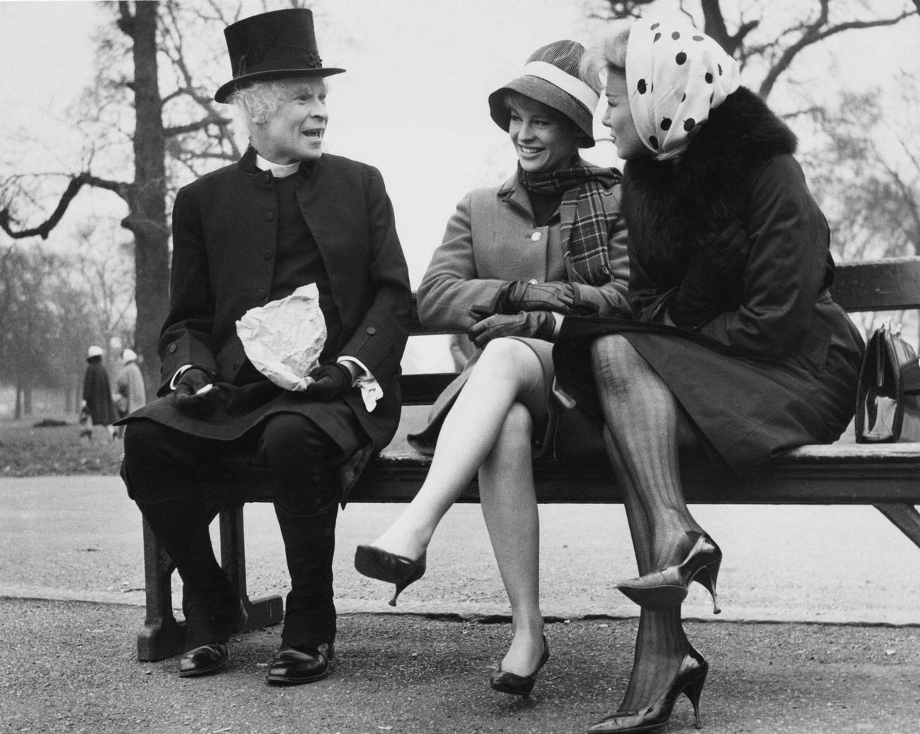 Stanley Baxter With Julie Christie And Joyce Blair In 'Crooks Anonymous', Hyde Park, London, February 1962.