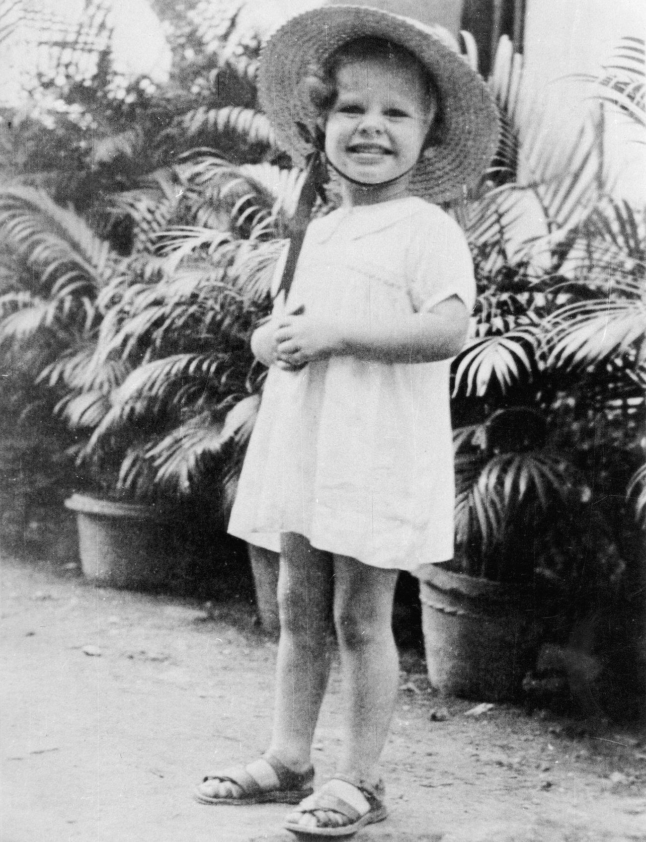 Julie Christie As A Child In Assam, British India, 1943.